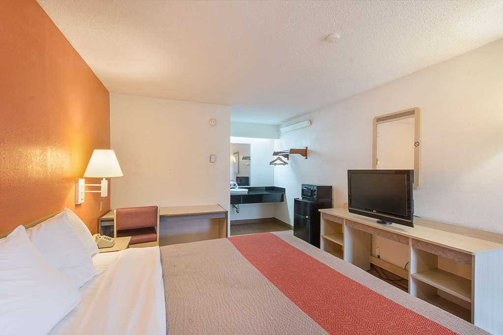 motel 6 charlotte nc coliseum