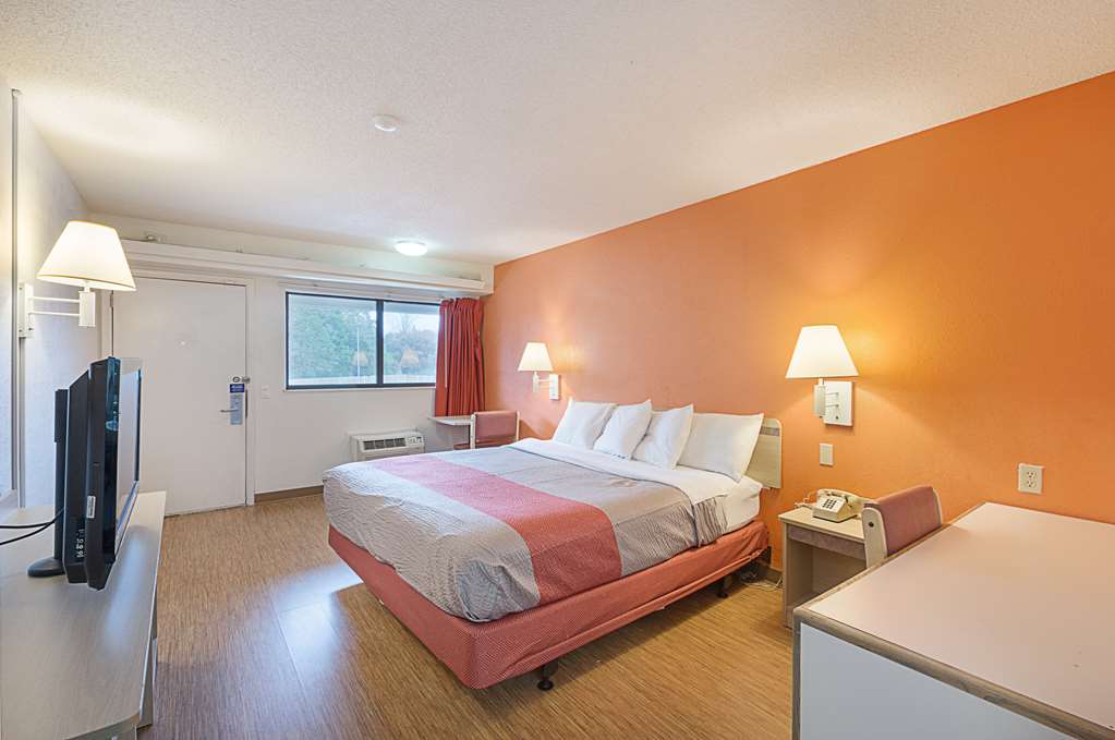 motel 6 charlotte nc coliseum