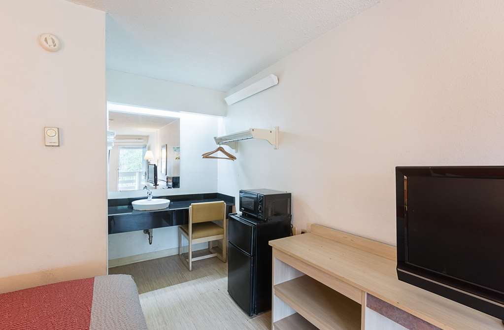 motel 6 charlotte nc coliseum