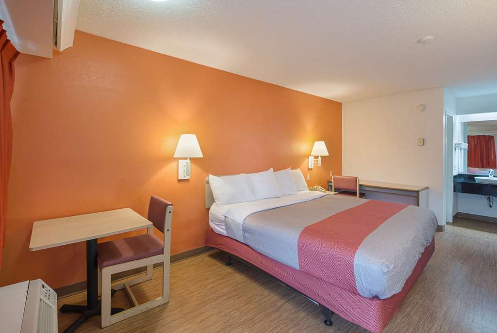 motel 6 charlotte nc coliseum