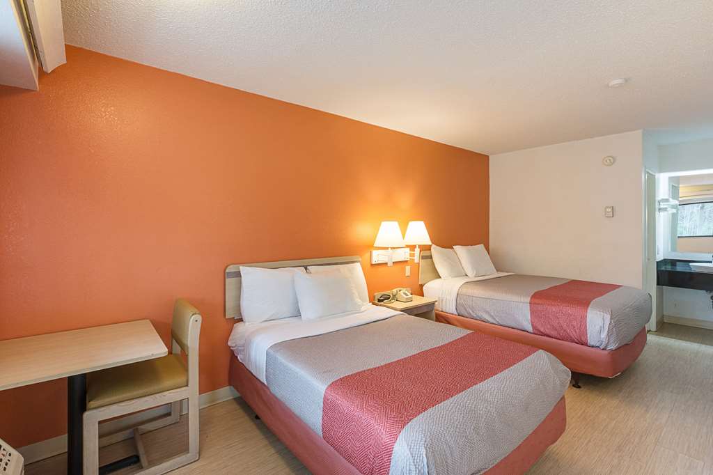 motel 6 charlotte nc coliseum