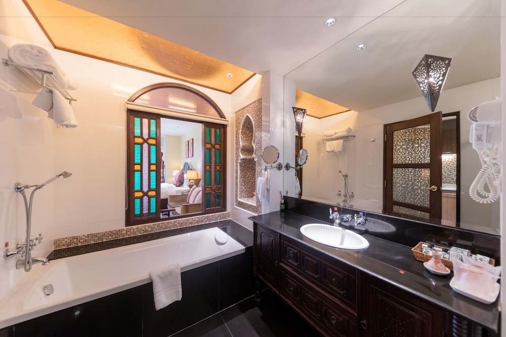 sheik istana hotel chiangmai