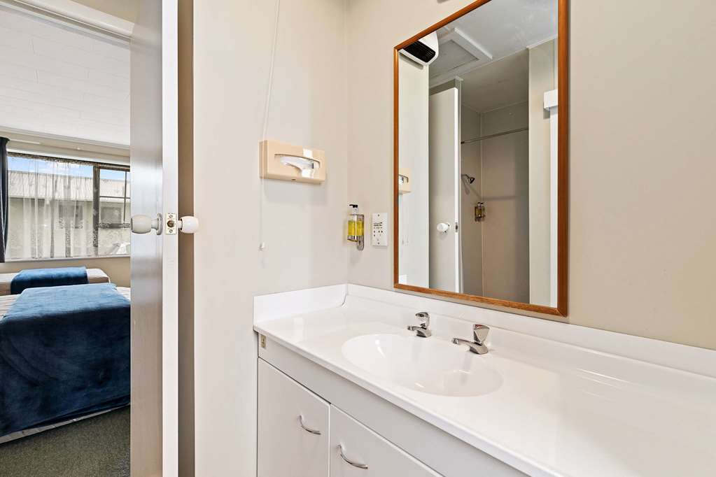 econo lodge canterbury court