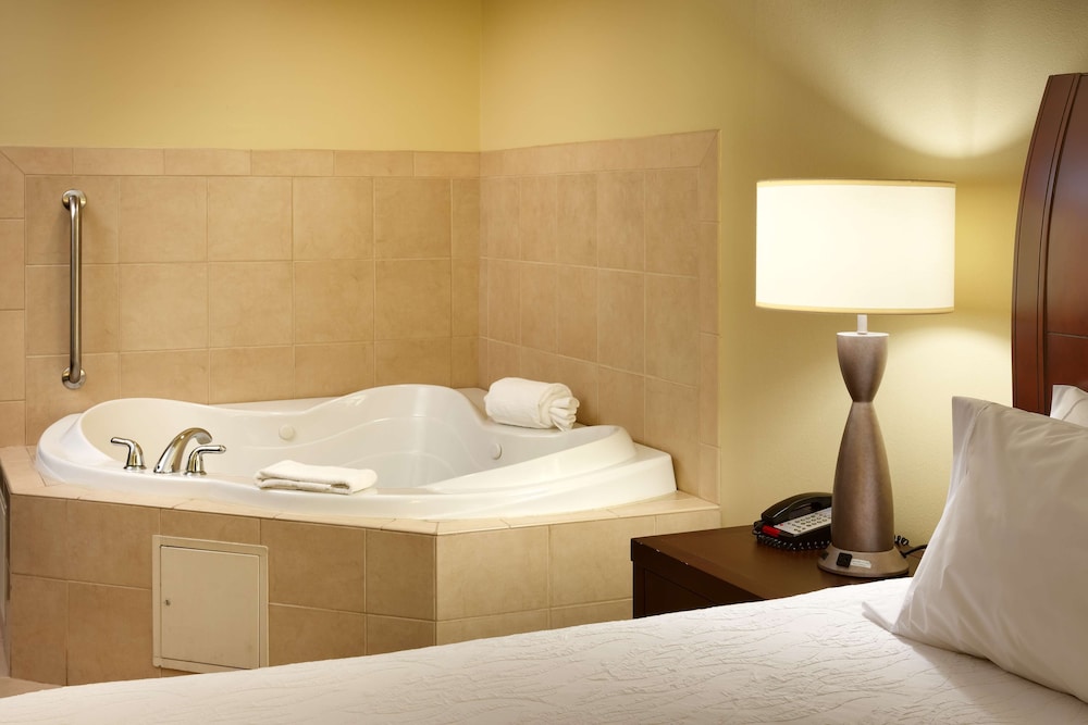 hilton garden inn clarksville