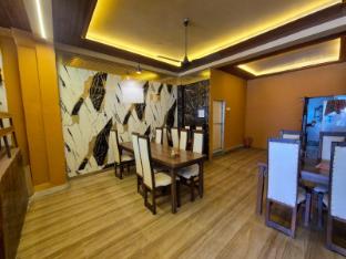 varun hotel and restaurant