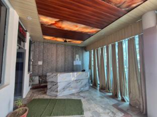 varun hotel and restaurant