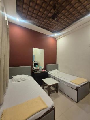 varun hotel and restaurant