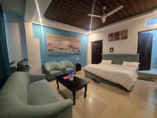 varun hotel and restaurant