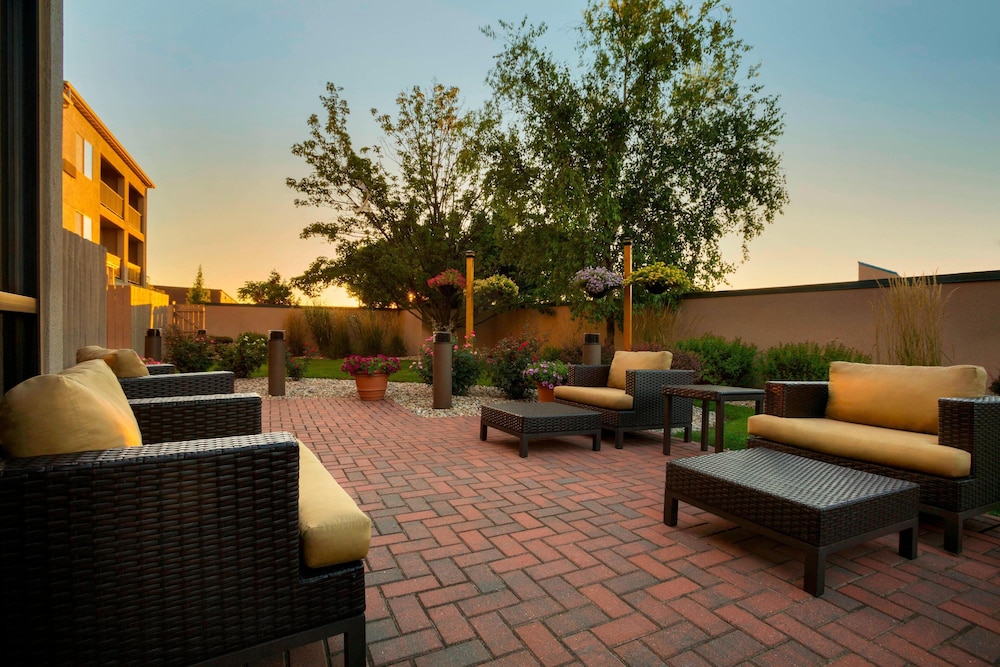 courtyard champaign