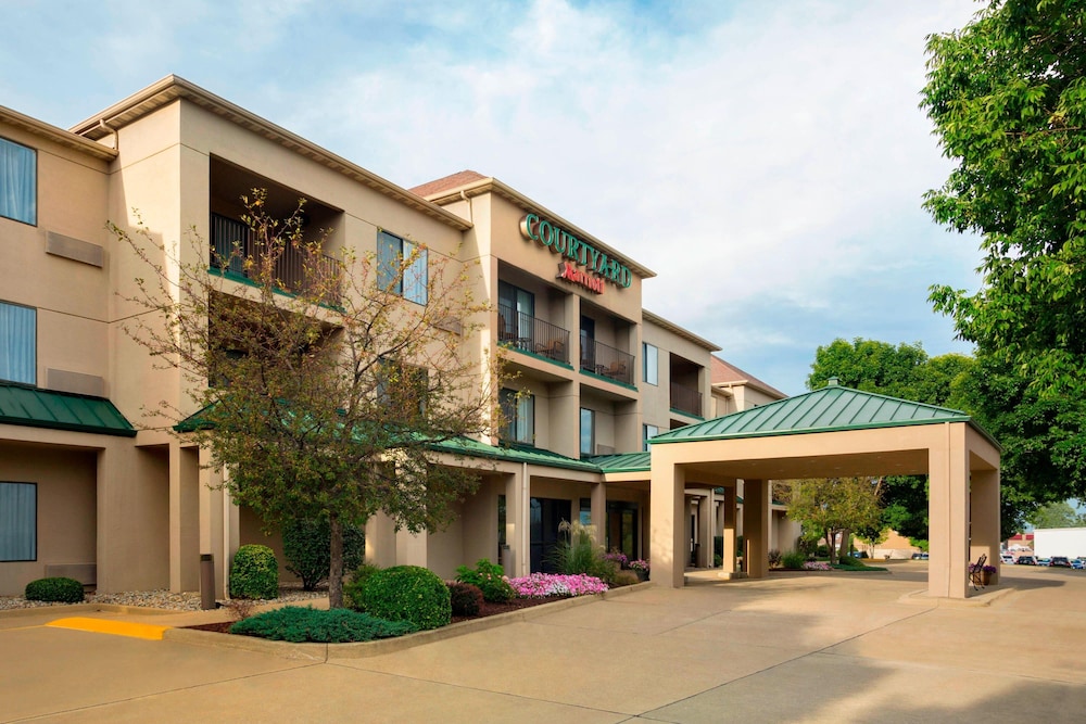 courtyard champaign