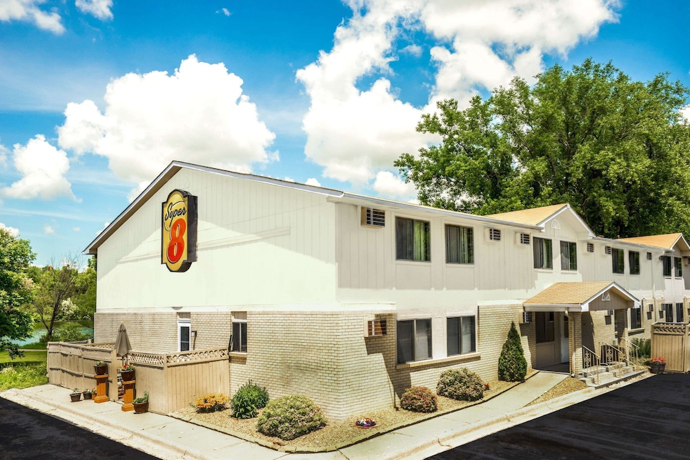 super 8 by wyndham chaska