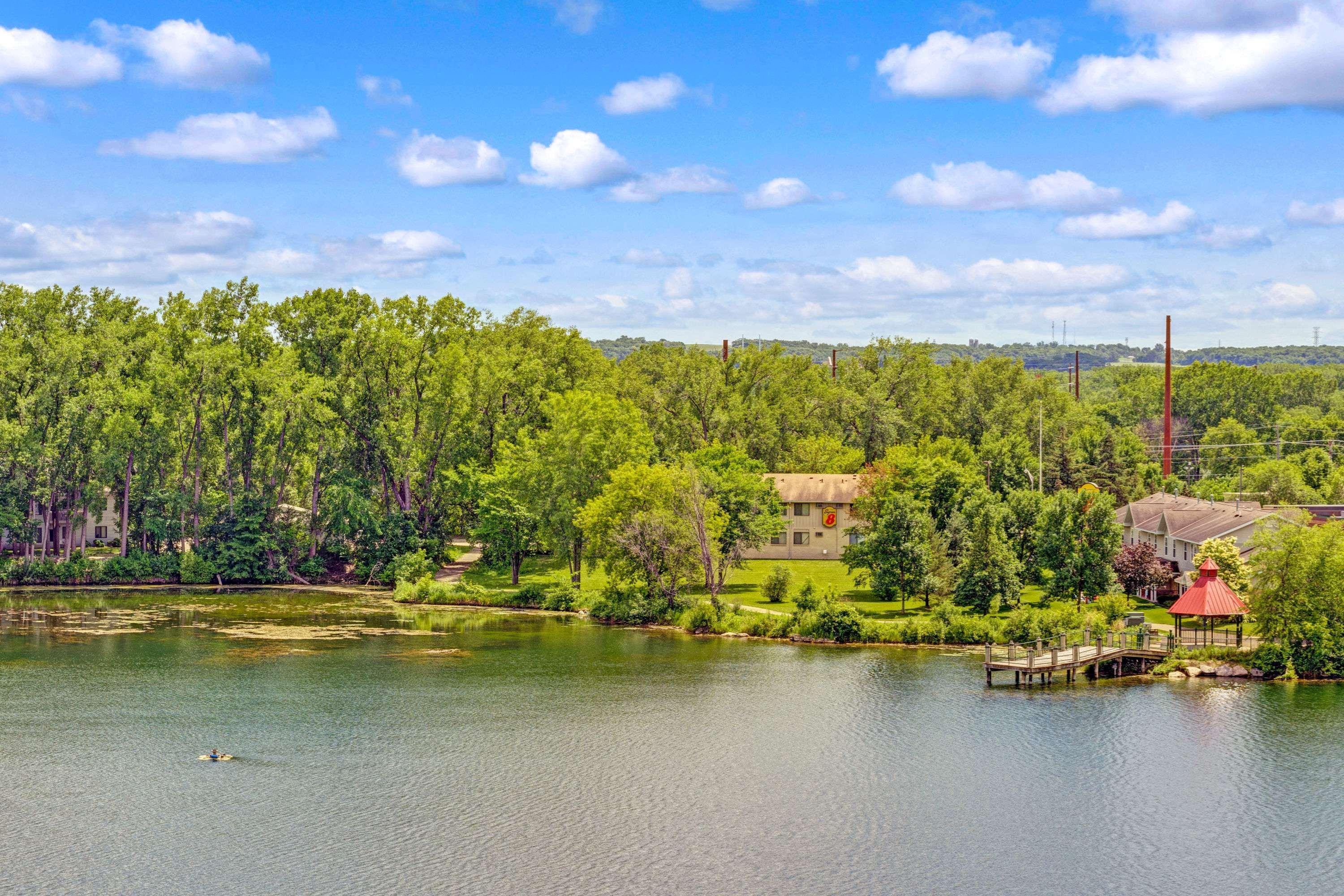 super 8 by wyndham chaska