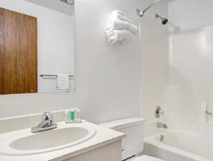 super 8 by wyndham chaska