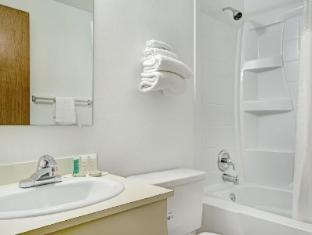 super 8 by wyndham chaska