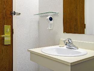 super 8 by wyndham chaska