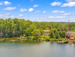 super 8 by wyndham chaska