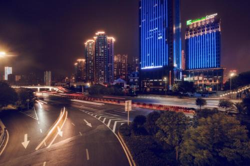 holiday inn express chongqing guanyinqiao by ihg