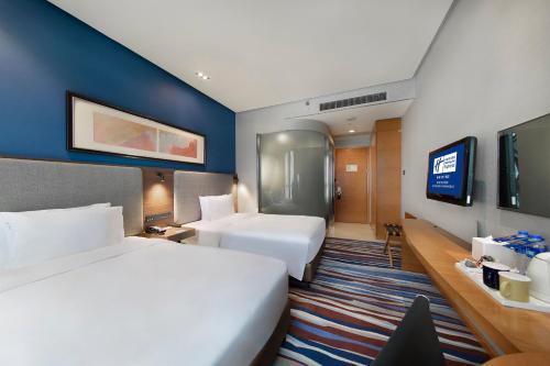 holiday inn express chongqing guanyinqiao by ihg