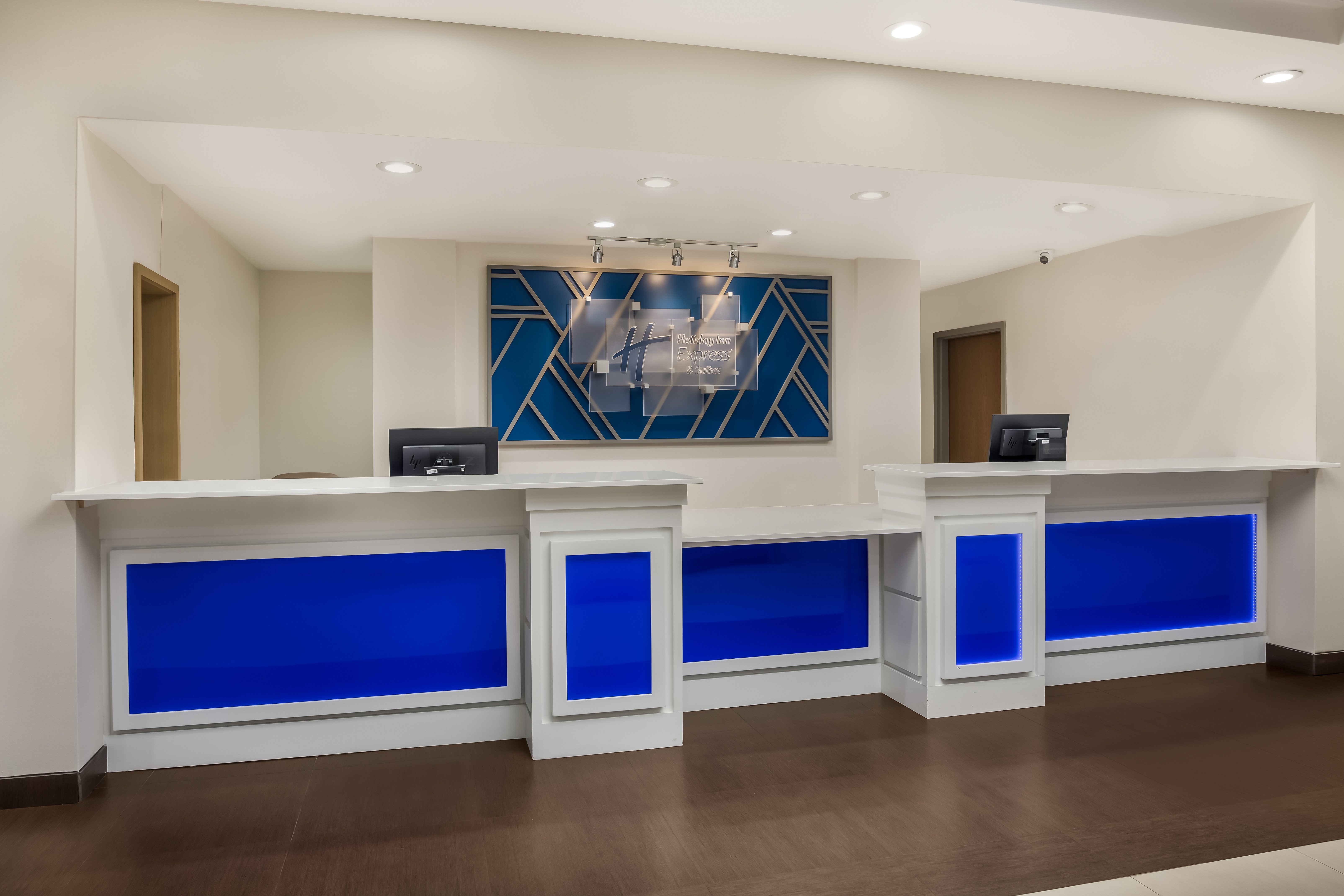 holiday inn express hotel and suites perry by ihg