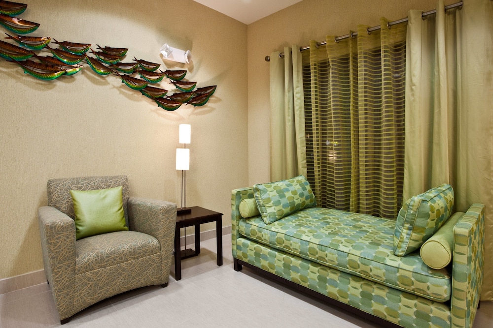 holiday inn express hotel and suites perry by ihg