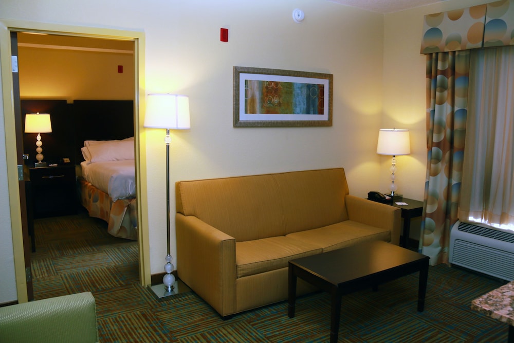 holiday inn express hotel and suites perry by ihg