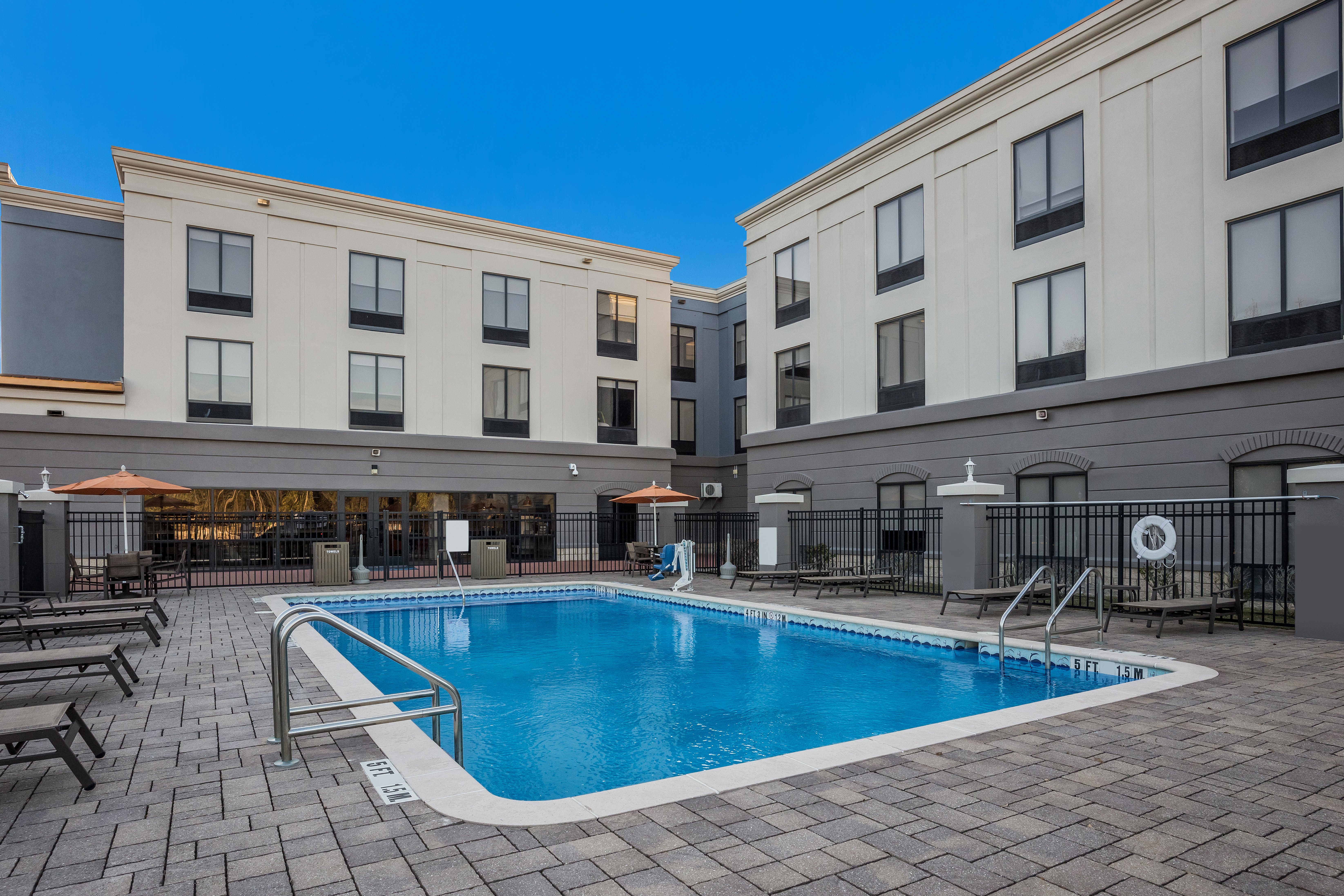 holiday inn express hotel and suites perry by ihg