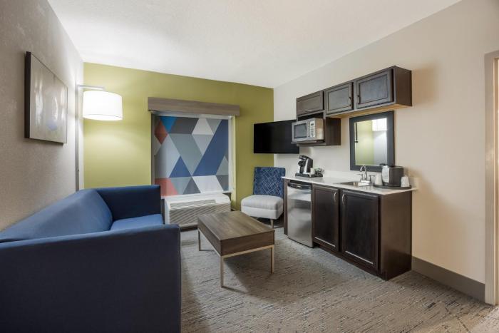 holiday inn express hotel and suites perry by ihg