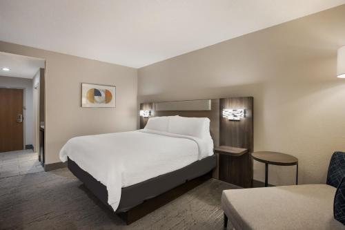 holiday inn express hotel and suites perry by ihg