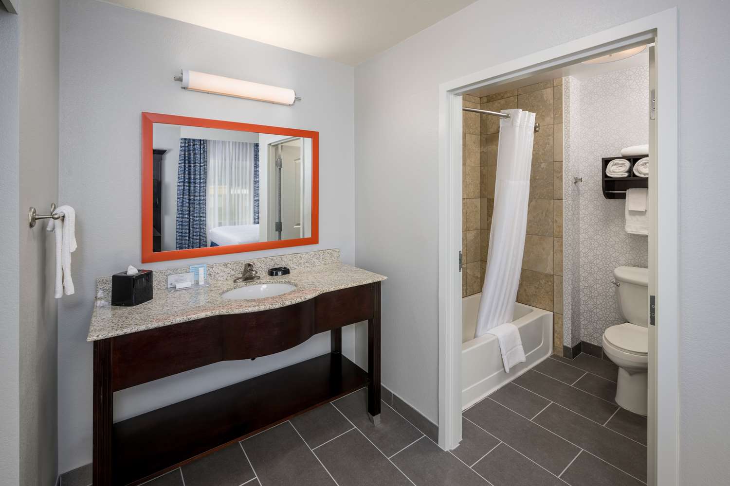 hampton inn and suites phoenix north happy valley