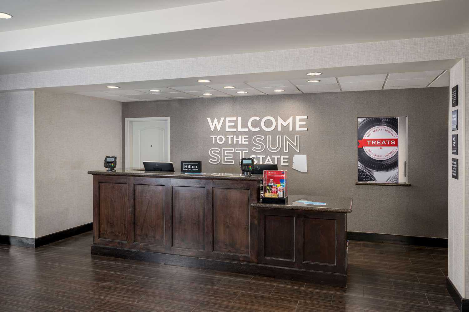 hampton inn and suites phoenix north happy valley