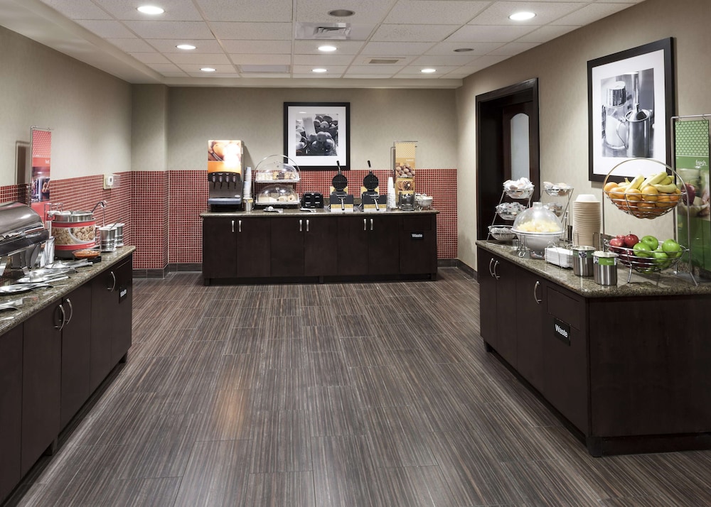 hampton inn and suites phoenix north happy valley