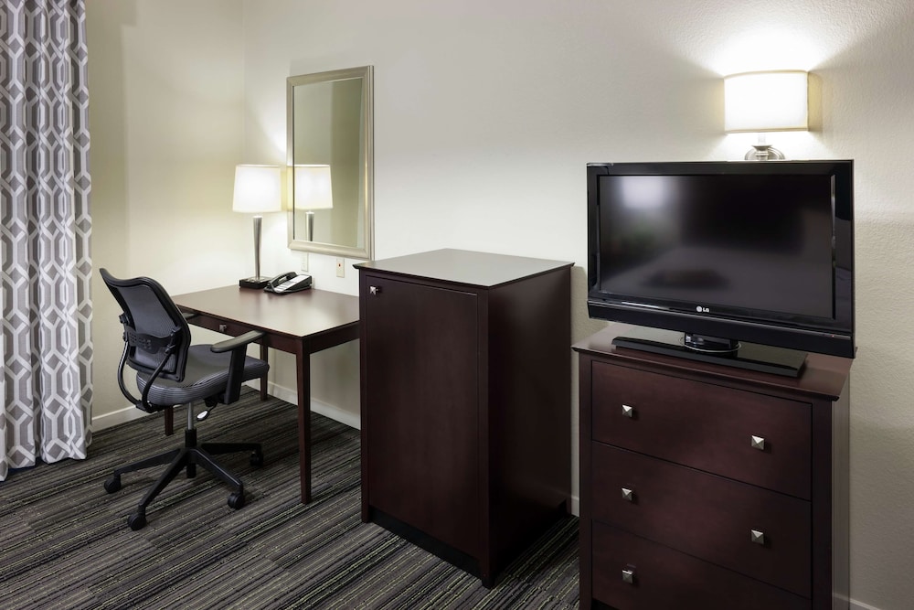 hampton inn and suites phoenix north happy valley