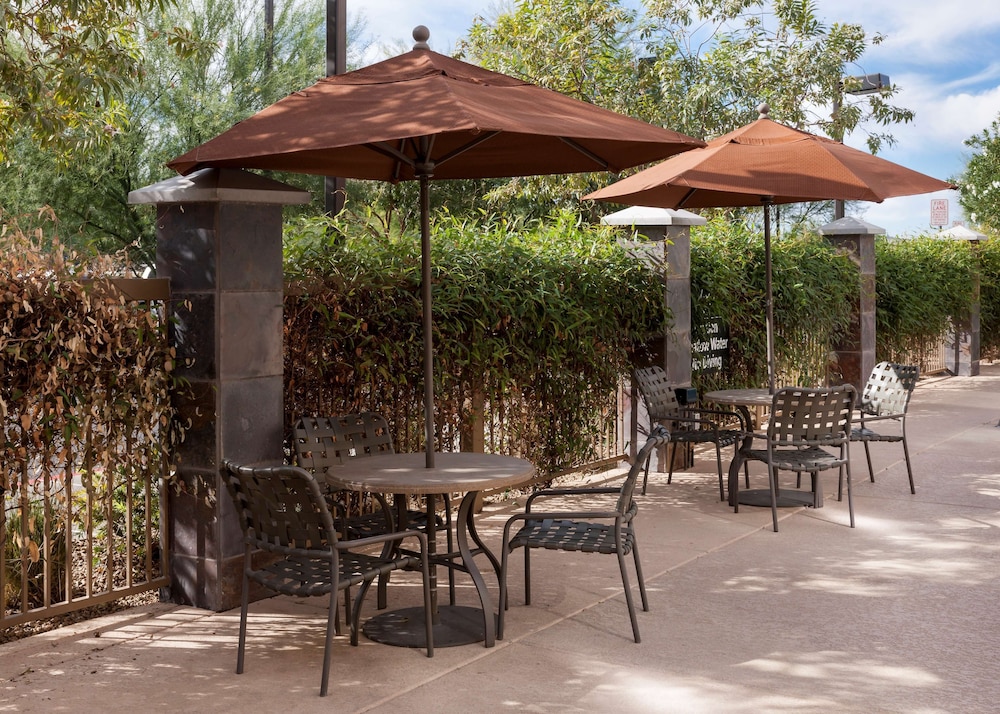 hampton inn and suites phoenix north happy valley