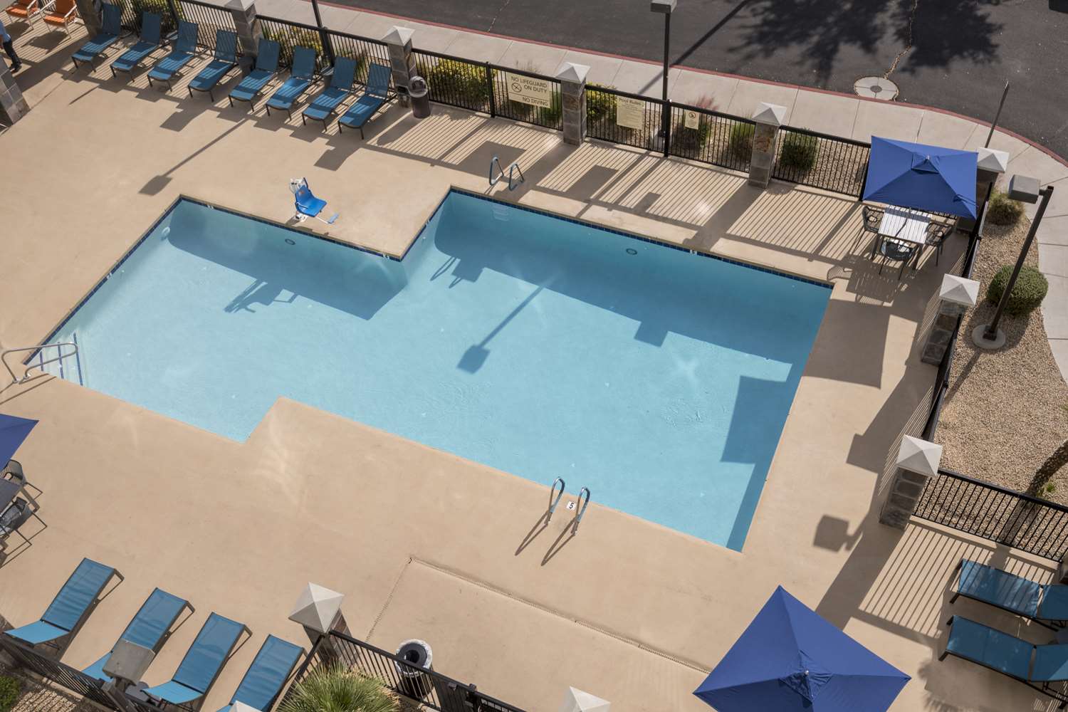 hampton inn and suites phoenix north happy valley