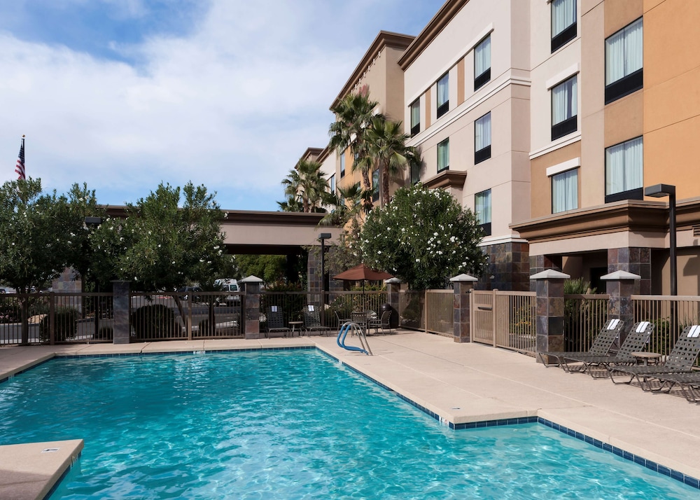 hampton inn and suites phoenix north happy valley