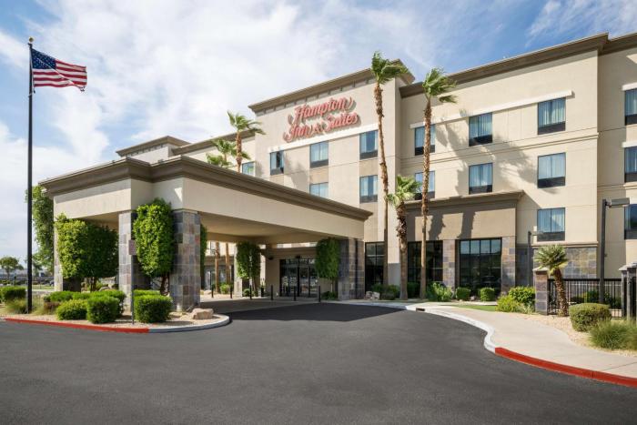 hampton inn and suites phoenix north happy valley