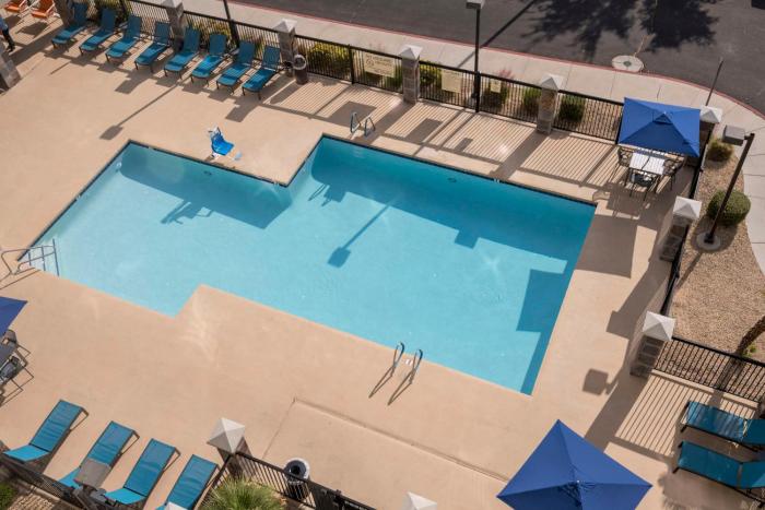 hampton inn and suites phoenix north happy valley