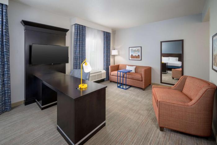 hampton inn and suites phoenix north happy valley