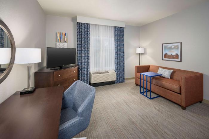hampton inn and suites phoenix north happy valley