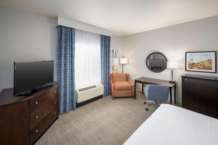 hampton inn and suites phoenix north happy valley