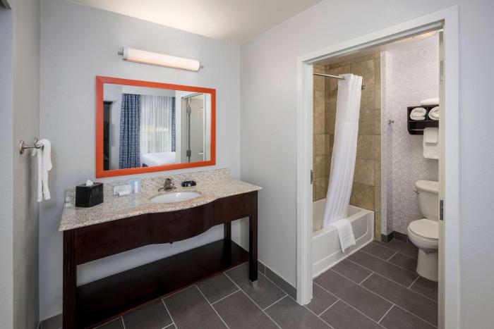 hampton inn and suites phoenix north happy valley