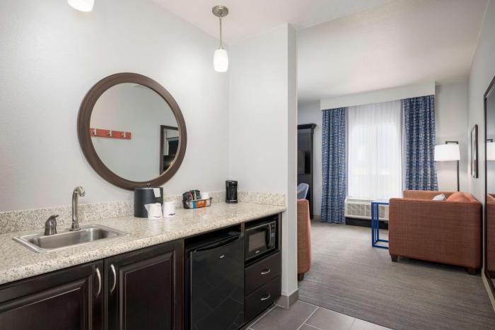 hampton inn and suites phoenix north happy valley