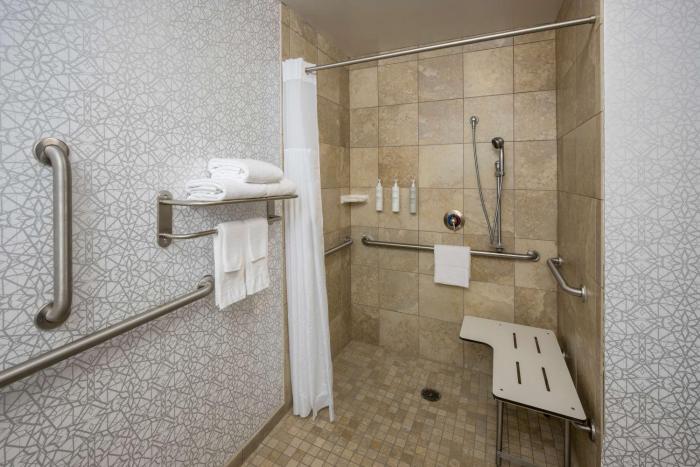 hampton inn and suites phoenix north happy valley