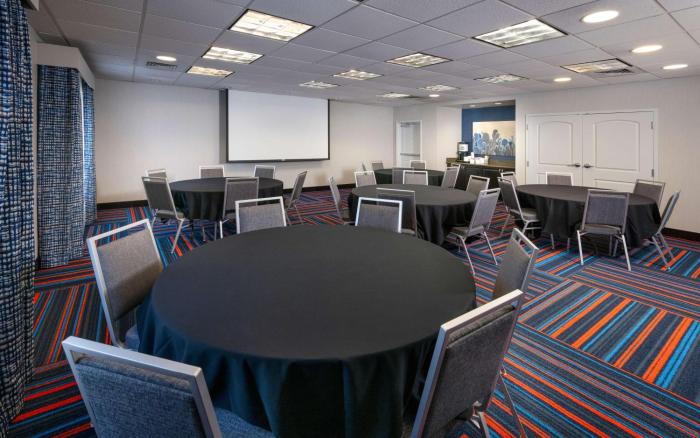 hampton inn and suites phoenix north happy valley