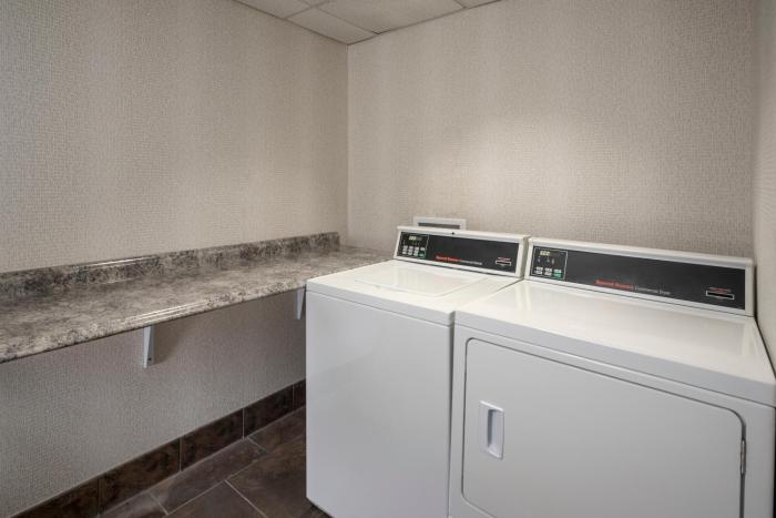 hampton inn and suites phoenix north happy valley