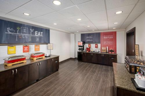 hampton inn and suites phoenix north happy valley