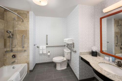 hampton inn and suites phoenix north happy valley