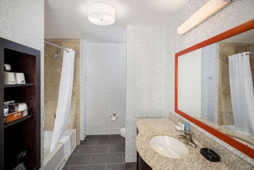 hampton inn and suites phoenix north happy valley