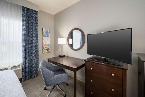 hampton inn and suites phoenix north happy valley