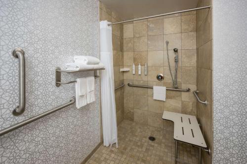 hampton inn and suites phoenix north happy valley